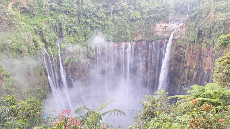 4 days tour package from Surabaya/ Malang to Tumpak Sewu, Ijen crater, and Bromo,- return Tour package from Surabaya/ Malang to Tumpak Sewu, Ijen crater, and Bromo,- return 4D3N 4 days 3 nights tour package with overland vacation trip from Surabaya/ Malang to Tumpak Sewu waterfall, Ijen crater, and Mount Bromo,- return Ijen to Bromo Tour