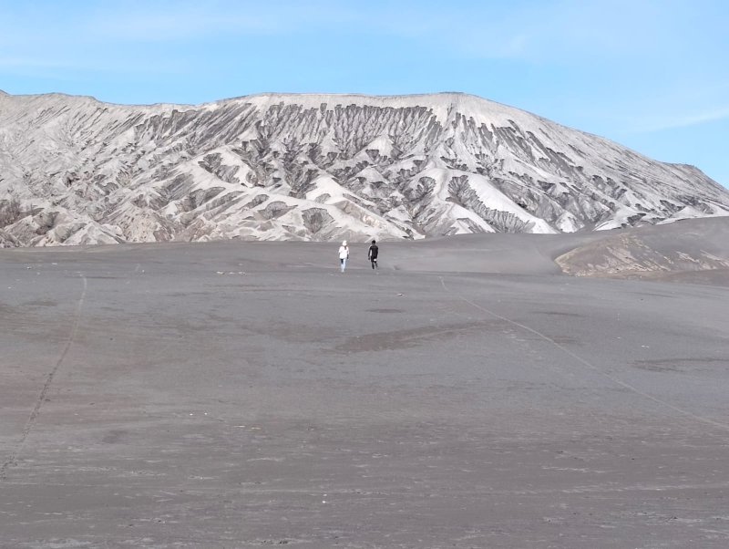 Drive from Bali to Sukamade beach, Ijen crater and Mt. Bromo tours - end in Surabaya/ Malang 4D Bali to Sukamade beach, Ijen crater and Bromo tours - end in Surabaya/ Malang 4D 4 days trip from Bali to Sukamade turtle beach tours, Ijen crater with blue fire tours and Mount Bromo tours,- then end in Surabaya or Malang, East Java Ijen to Bromo Tour