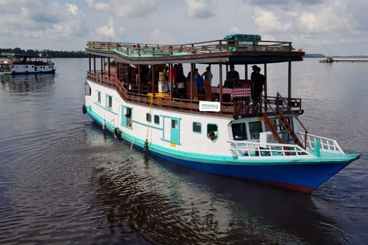 6 days best tourist attraction visits starts from Banyuwangi to Ijen Bromo and Borneo orangutan river tour Reasonable price for best Ijen Bromo expedition and Borneo Orangutan tours from Banyuwangi, East Jav Adventure trip & trekking expedition tour from Banyuwangi - Java Island to Pangkalan Bun - Kalimantan/ Borneo for Ijen tour, Bromo tour & Borneo  Orangutan tour Ijen to Bromo Tour