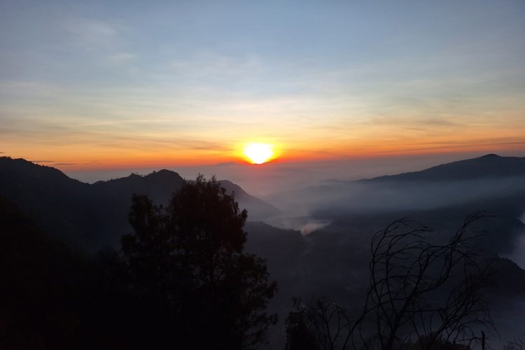 Borneo Orangutan tour and fly for Bromo to Ijen tour of East Java - and end in Bali 5D4N Borneo Orangutan tour and fly for Bromo to Ijen tour,- and end in Bali 5D Borneo Orangutan tour and fly for Bromo to Ijen tour package of East Java - and end in Bali within 5 days 4 nights holiday package of Indonesia exploring tours Ijen to Bromo Tour