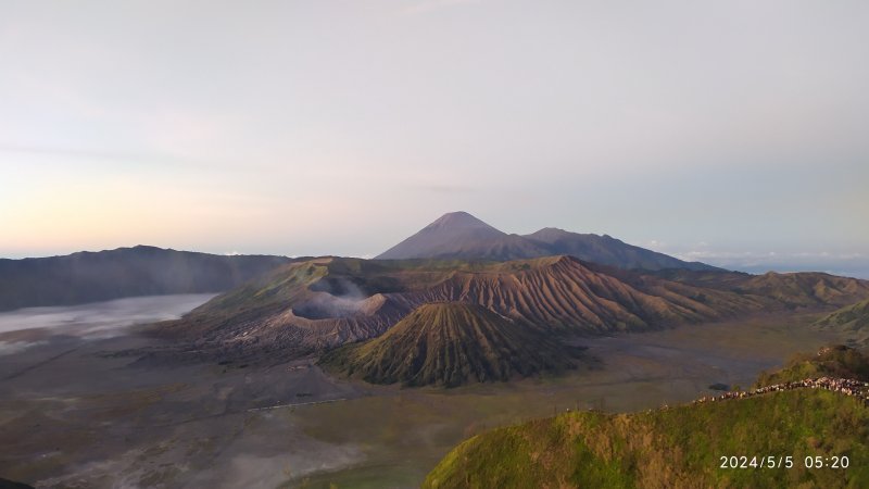 Borobudur and Prambanan tour, includes seeing sunrise and by a train to the Bromo tours 4D Borobudur and Prambanan tour, includes seeing sunrise and by a train to the Bromo tours 4D Borobudur and Prambanan tour, includes sunrise tour in Punthuk Setumbu hill, and by a train to Bromo tours,- end in Malang/ Surabaya within 4 days 3 nights trip Ijen to Bromo Tour