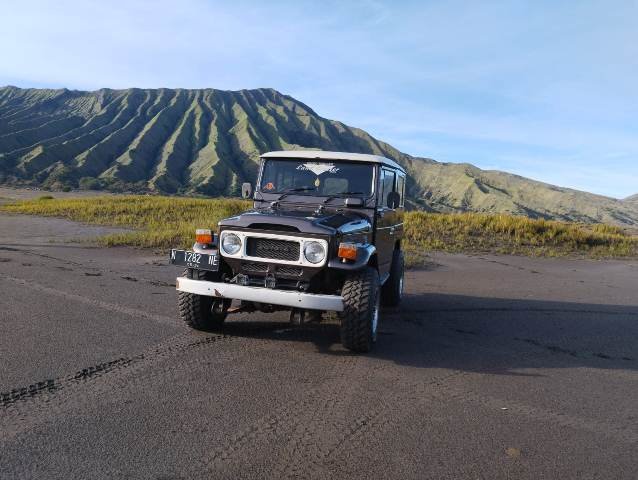Bromo Ijen Expedition Tours & back to Surabaya 6D Surabaya to Bromo Kalibaru Ijen Expedition Tours & back to Surabaya for 6 days trip in East Java  The adventure expedition for Bromo Ijen tours with view of Bromo sunrise, Bromo savanna, sand of whispering Bromo, plantations Kalibaru, blue fire Ijen trekking Ijen to Bromo Tour