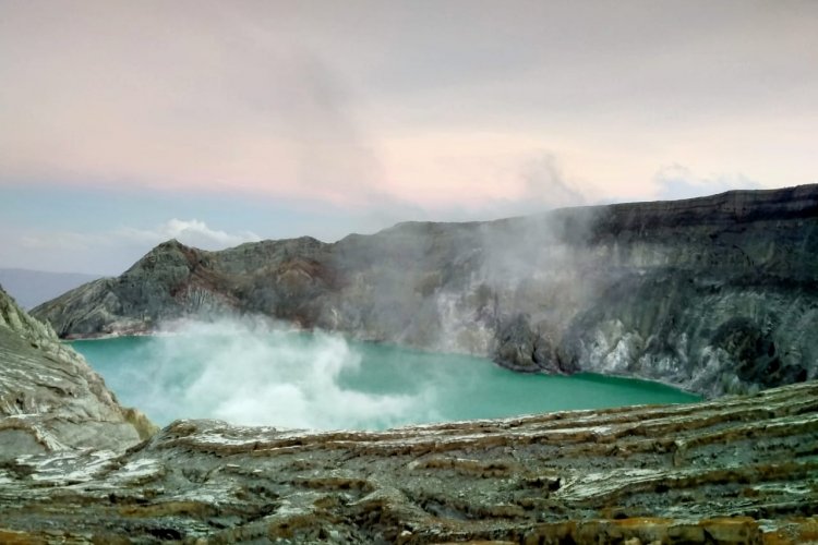 Cheap tour price from Bali at night time to Ijen and Bromo tours,- then take a train to Yogyakarta 3D Cheap tour price from Bali at night time to Ijen and Bromo tours,- then end in Yogyakarta 3D 3 days tour package with cheap price from Bali at night time to Ijen Bromo tour,-  to do a blue fire Ijen tours, Bromo sunrise tours, then take a train to Yogya Ijen to Bromo Tour