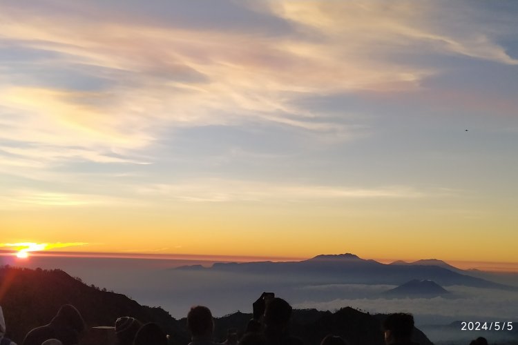 3 days Low-Budget tours by Evening Train Jogja to Surabaya to do Bromo and Ijen Tour, - end trip in Bali 3 days Low-Budget tours by Evening Train Jogja to Surabaya to do Bromo and Ijen Tour, - Bali Affordable tour price within 3-day trip from Yogyakarta with evening train to Surabaya to do Bromo, and Ijen tour, then to Bali. Includes sunrise views and Ijen Ijen to Bromo Tour