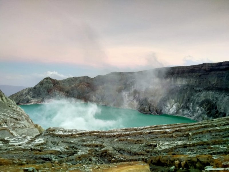 Bali holiday trip starts from Lovina, North Bali to Ijen crater tour 1D - return 1 night 1 day tour from Lovina beach for Ijen tour and witness the amazing blue fire in Ijen crater  Night trip from Lovina beach area in north of Bali Island to Ijen crater of Banyuwangi for Ijen blue fire and trekking tours with special offer of tour price Ijen to Bromo Tour
