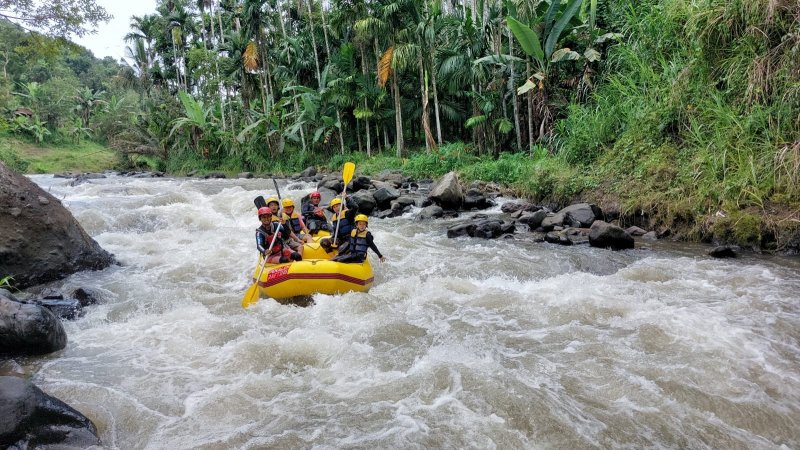 Surabaya Bromo Water Rafting Ijen Tours Surabaya 4D Tour package from Surabaya for Bromo sunrise tours, water rafting tours, Ijen tours & to Surabaya East Java adventure tour package from Malang or Surabaya for Bromo sunrise tours, water rafting tours & Ijen Crater tours with blue fire Ijen tour & to Surabaya Ijen to Bromo Tour