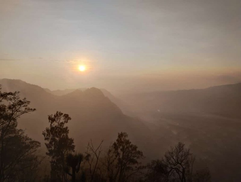 Surabaya to Bromo sunrise & Savanna to Batu tour 3D Easy & fun trip in Java Island for 3 days from Surabaya to  Bromo sunrise & savanna tours to Batu hi The easy and fun trip in East Java - Indonesia for 3 days tour package from Surabaya for Bromo sunrise tours, Bromo savanna tours and continue to Batu highland Ijen to Bromo Tour