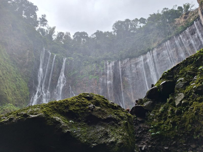 Surabaya to Bromo Tours & to Yogya by a train 2D Mount Bromo tour from Malang or Surabaya, then to Yogyakarta for 2 days Mount Bromo tours and continues to Yogyakarta which starts from Malang or Surabaya within 2 days 1 night holiday tour package Ijen to Bromo Tour