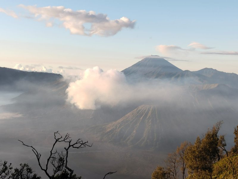 Surabaya to Paragliding Bromo Ijen & Water Rafting 4D Tour package malang or surabaya to paragliding tour batu, bromo sunrise tour, Ijen tour, water rafti 4 days east java tour package from malang or surabaya for  Paragliding tour batu, Bromo sunrise tour, Ijen blue fire tour and Banyuwangi water rafting Ijen to Bromo Tour