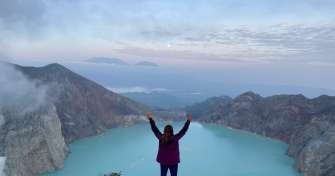 Tour to Bromo, Kalibaru and Ijen crater from Yogya via Borobudur - end in Bali 5D Tour to Bromo, Kalibaru and Ijen crater from Yogya via Borobudur - end in Bali 5D Java overland tour to Bromo, Kalibaru and Ijen crater from Yogyakarta via Borobudur and Prambanan temples,- then end in Bali within 5 days holiday trip package  Ijen to Bromo Tour