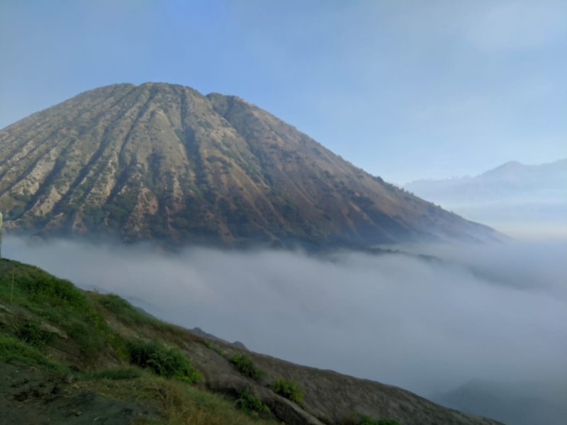 Tours Bromo to Borobudur sunrise & Prambanan 3D Tour from Malang/ Surabaya to Bromo tours and Borobudur - Prambanan temple tours 3D Java tour package from Malang or Surabaya to do Bromo tours,- Borobudur and Prambanan temple tours for 3 days - 2 nights overland travel package  Ijen to Bromo Tour