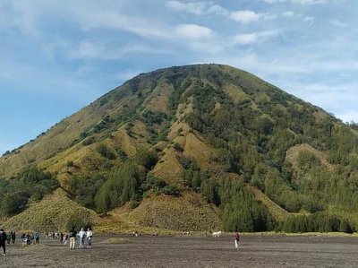 Malang or Surabaya for Bromo Sunrise Tours, Savannah Motocross Tours & Ijen Crater Tours then to Bal Ijen to Bromo Tour