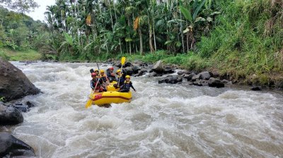 Tour package from Surabaya for Bromo sunrise tours, water rafting tours, Ijen tours & to Surabaya Ijen to Bromo Tour
